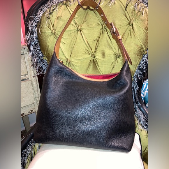 Dooney and bourke black and tan leather shoulder/hobo bag EUC 75$ Obo - Picture 2 of 5